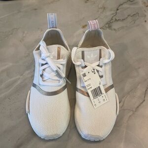 adidas women’s white tennis shoes NWT